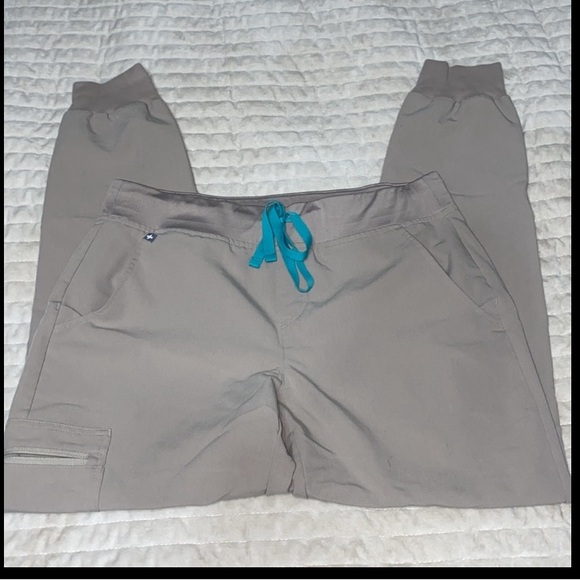 Figs limited edition scrub set in Boulder size medium - Picture 4 of 4